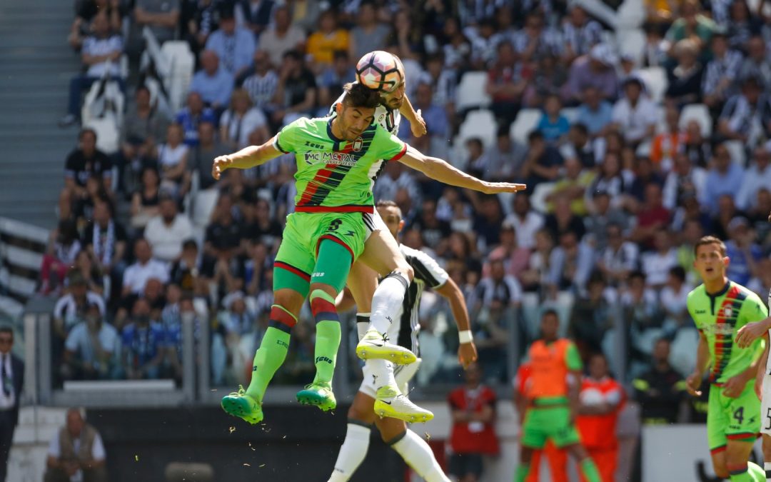 Un'azione di gioco di Juventus-Crotone