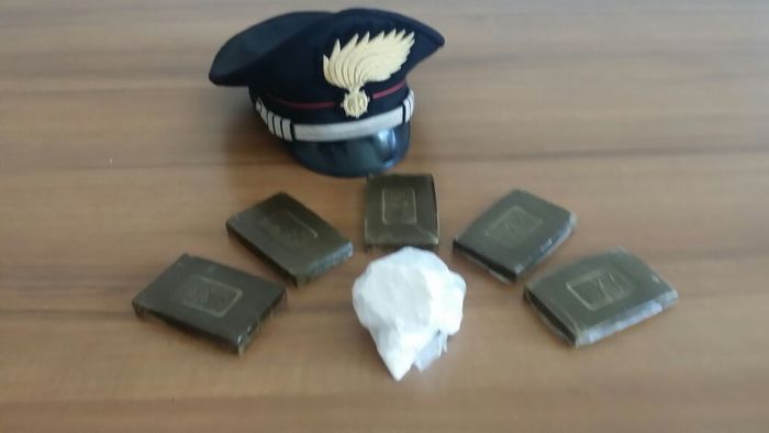 Cocaina e hashish nel reggiseno, 4 arresti nel Materano