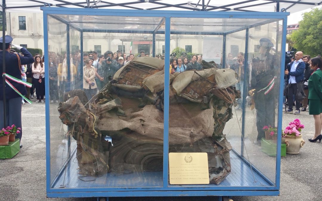 FOTO – L’Auto di Giovanni Falcone distrutta nell’esplosione a Capaci