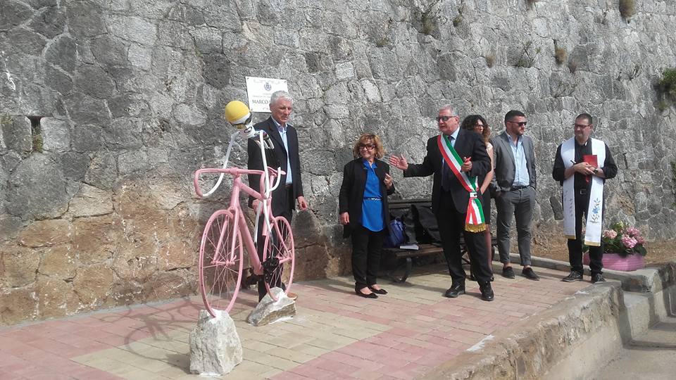 FOTO – Da Reggio Calabria a Cosenza, ecco come ci si prepara alla festa del Giro d’Italia