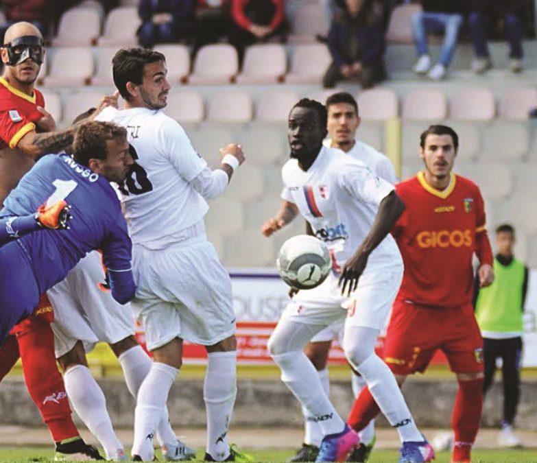L'azione del primo gol del Catanzaro (Foto Rosito)