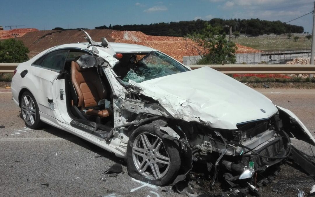 La Mercedes di Auteri distrutta dopo l'incidente (foto gentilmente concessa dal Matera Calcio)