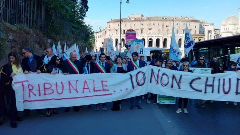 No alla chiusura del tribunale di Rossano, manifestazione di protesta stamattina a Roma