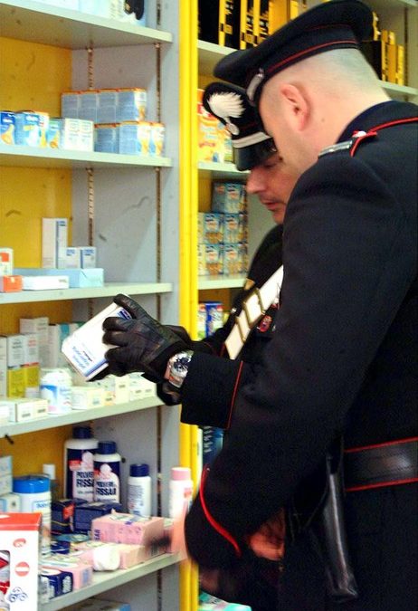 Mercato nero dei farmaci salvavita, cinque arresti a Napoli