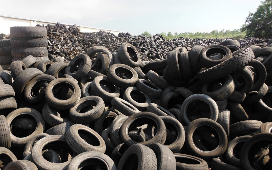 Copertoni di gomme usati e mal gestiti scoperti dai Carabinieri forestali