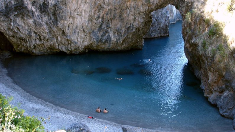 La spiaggia dell'Arcomagno a San Nicola ArcellaLe meraviglie della Calabria, una regione da scoprire