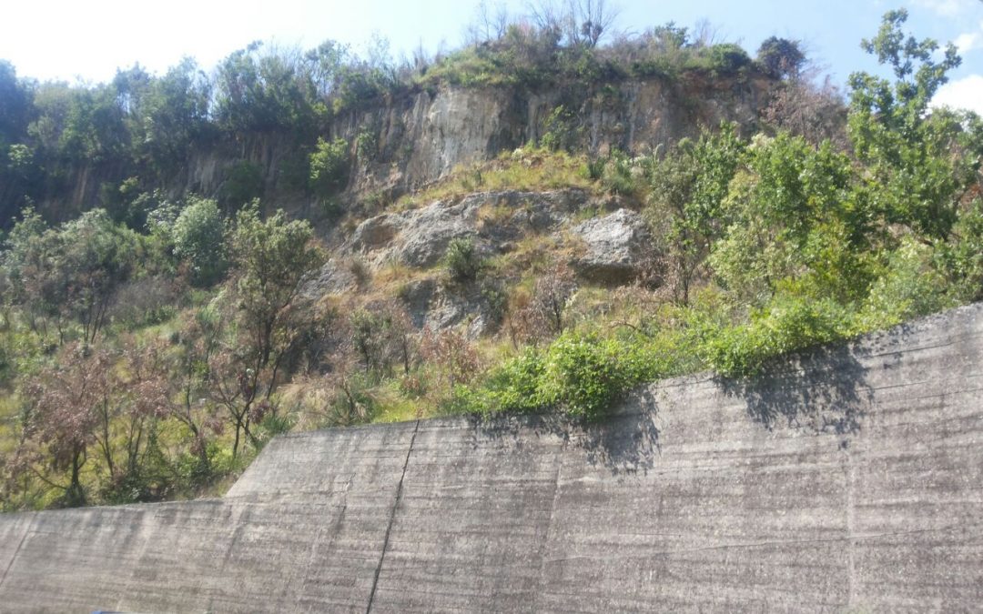La scarpata in fondo alla quale è stato trovato il corpo