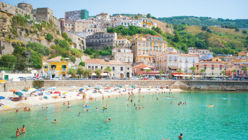 FOTO - La suggestiva città di Pizzo in provincia di Vibo ValentiaLuogo dalla forte attrattiva turistica dove fu giustiziato re Murat