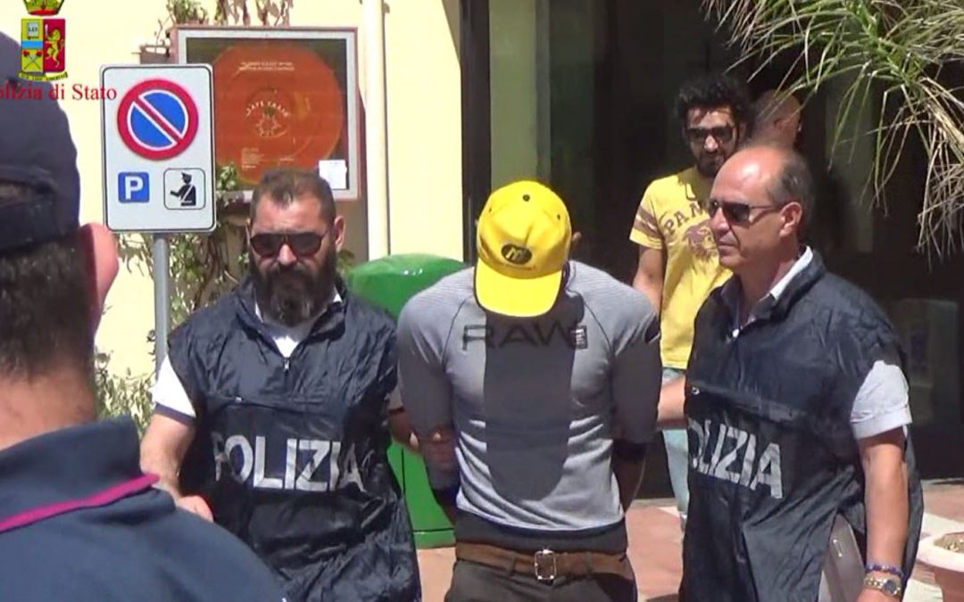 VIDEO – Tratta di uomini e violenza sessuale, l’arresto di “Rambo” al Cara di Isola Capo Rizzuto