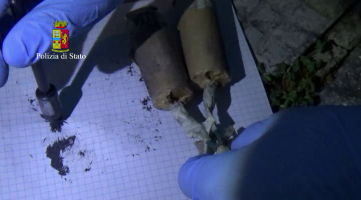 Due ordigni esplosivi rudimentali scoperti dalla Polizia nella zona del lido di Reggio Calabria