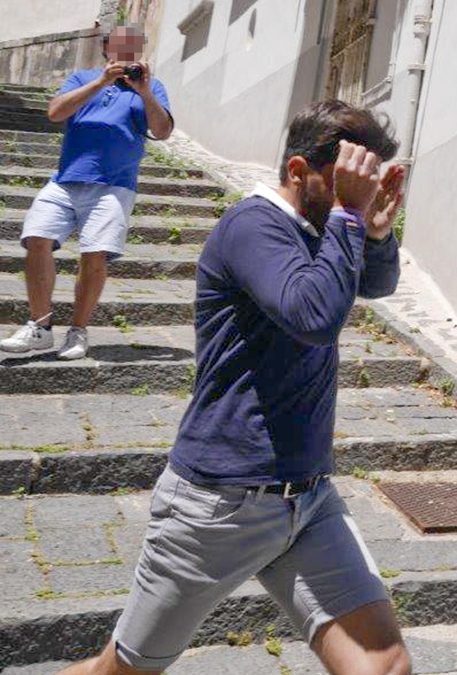 Napoli, ladro arrestato grazie alle foto dei turisti