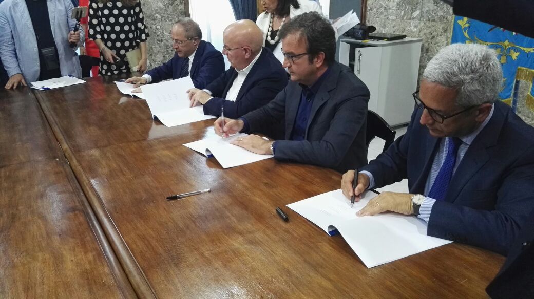 Iacucci, Oliverio, Occhiuto e Manna alla firma per la metro leggera