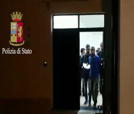 Presunto terrorista dell’Isis arrestato a Crotone  Istigava alla Jihad e a “tagliare la gola agli infedeli”