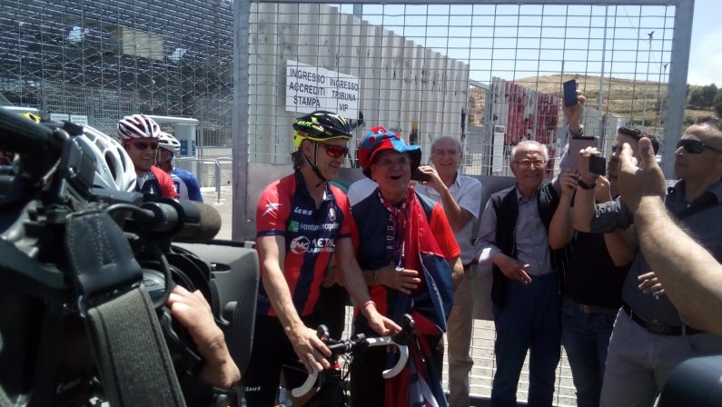 Serie A Crotone, Davide Nicola parte in bicicletta verso TorinoViaggio in 9 tappe per celebrare la salvezza in Serie A