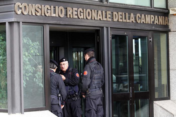 Sequestro di beni ad ex consigliere Regione: arrestato