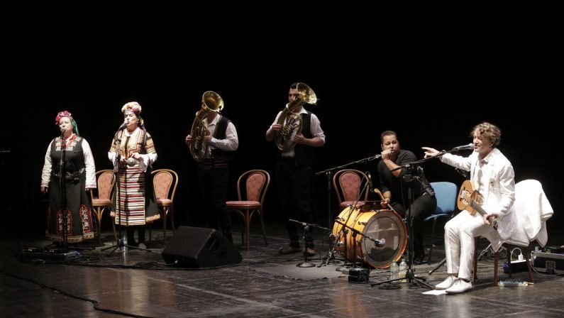 Catanzaro, Goran Bregovic seduce il PoliteamaSuccesso per il concerto nell'ambito del Festival D'autunno