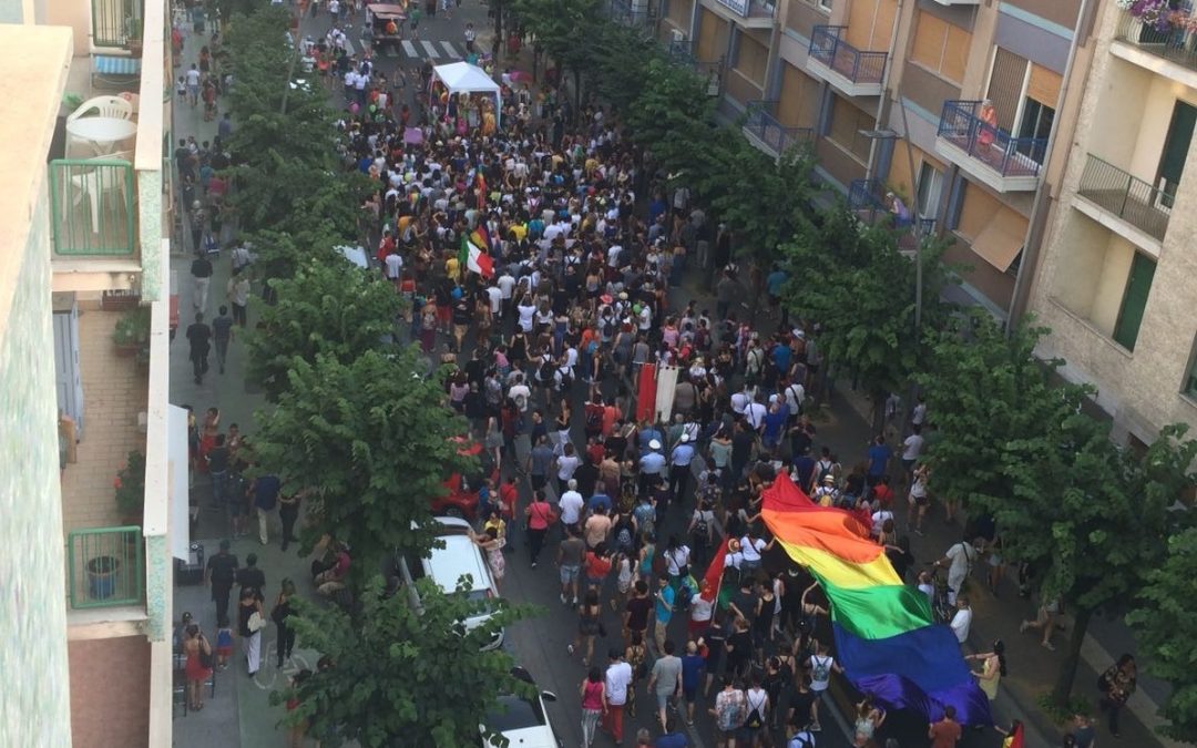 FOTO – La grande festa di colori a Cosenza  Le immagini del primo Gay Pride cosentino