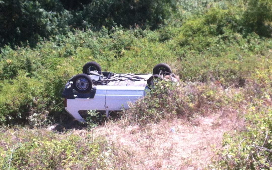 L'auto in fondo al burrone