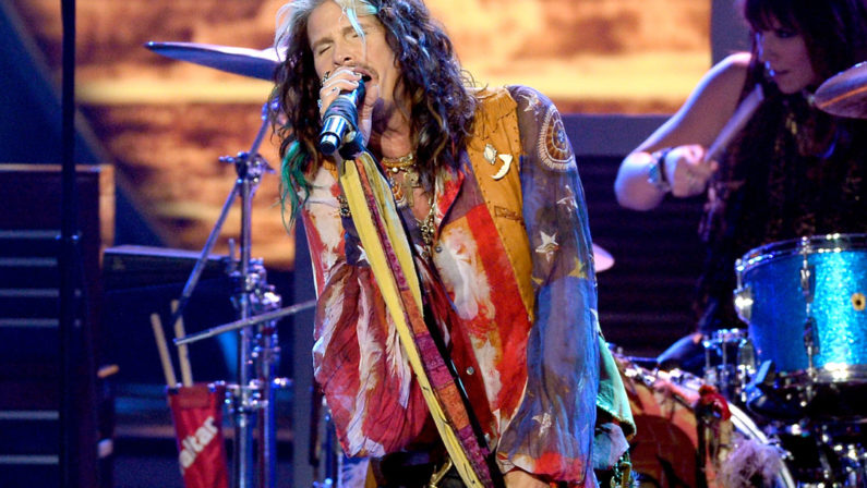 Il frontman degli Aerosmith torna nella “sua” Cotronei  L’icona rock Steve Tyler è originario della Calabria