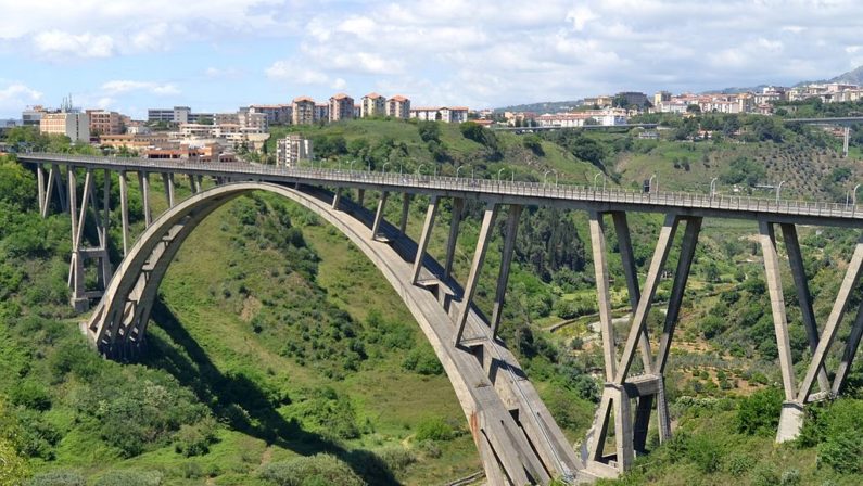 LA SCHEDA - Il Viadotto Bisantis o Ponte MorandiDa oltre 50 anni biglietto da visita di Catanzaro