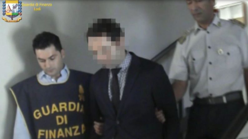 VIDEO - Arrestato avvocato in Calabria accusato di continue assenze dalla scuola di Lodi dove insegnava