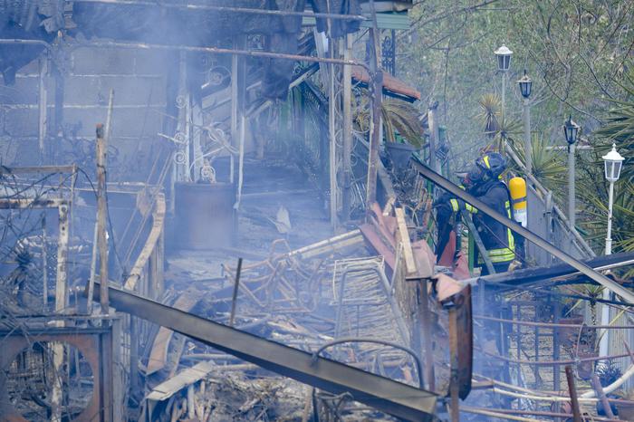 Incendi in Campania, i sindaci dichiarano lo stato di calamità. E Mattarella:azioni criminali