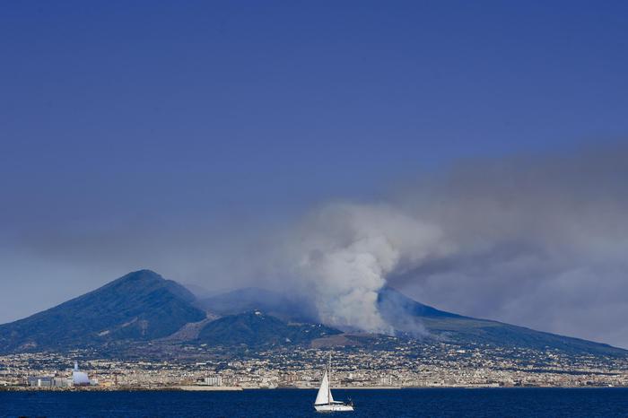 Causò incendio su Vesuvio, arrestato 24enne
