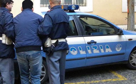 Dallo stadio ai domiciliari: a Reggio Calabria allenatore arrestato dalla polizia a fine partita