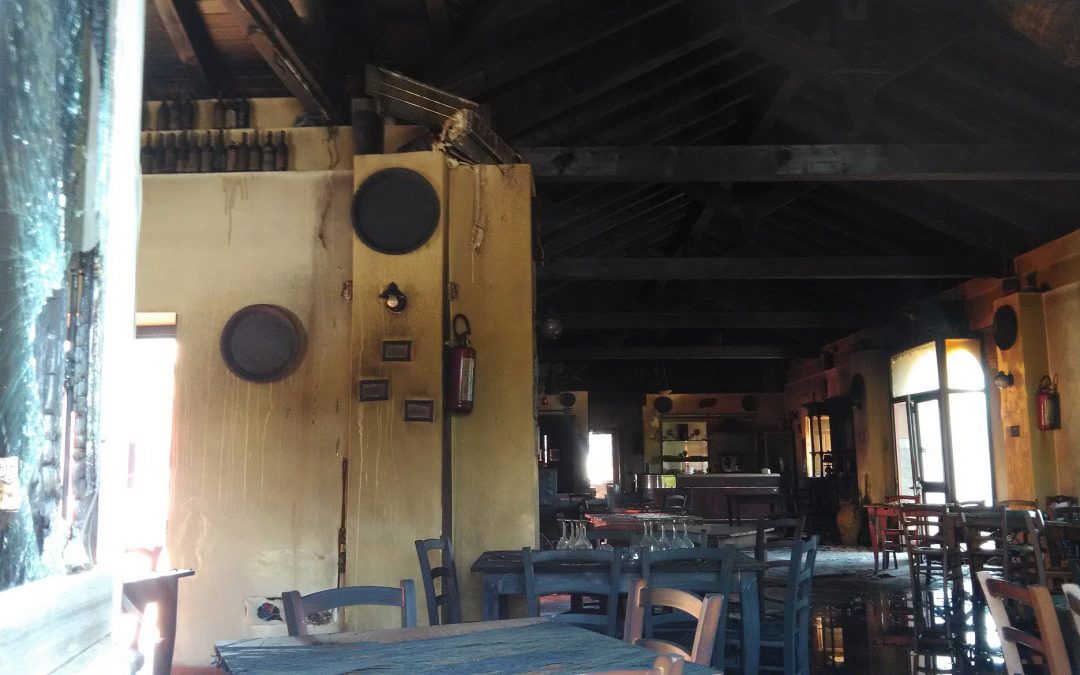 FOTO – Incendio in un noto ristorante di Catanzaro  Locali distrutti dal rogo di origine dolosa