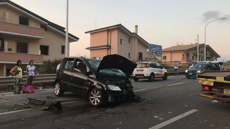 Auto finisce contro un guardrail: paura a Pizzo per un’intera famiglia ricoverata all’ospedale di Vibo