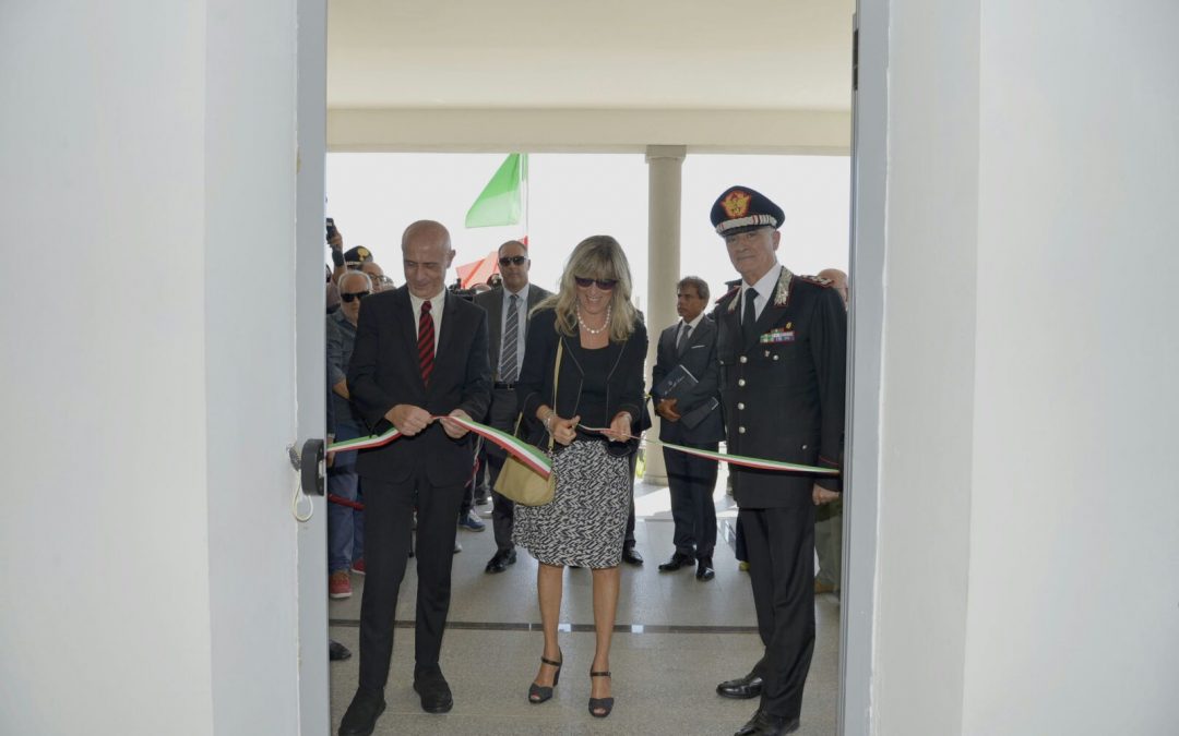 Il taglio del nastro con Minniti e Simona Dalla Chiesa