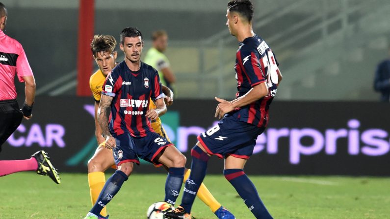 Serie A: primo punto per il Crotone, la sfida dello “Scida” col Verona finisce 0-0