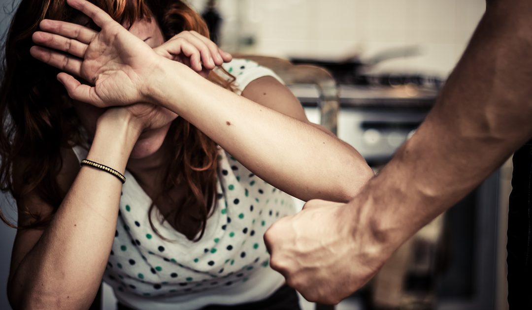 Violenze e vessazioni sulla moglie, divieto di avvicinamento per un 44enne nel Vibonese