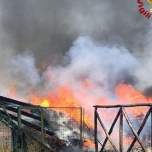Incendio doloso a Montevergine: Funicolare chiusa, Santuario isolato