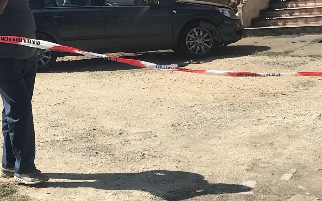 FOTO – Bomba sotto l’auto nel vibonese, un ferito  Le immagini del luogo dell’esplosione