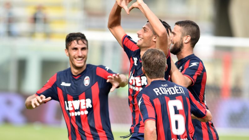 Calcio Serie A, prima vittoria per il CrotoneIl Benevento battuto con un gol per tempo