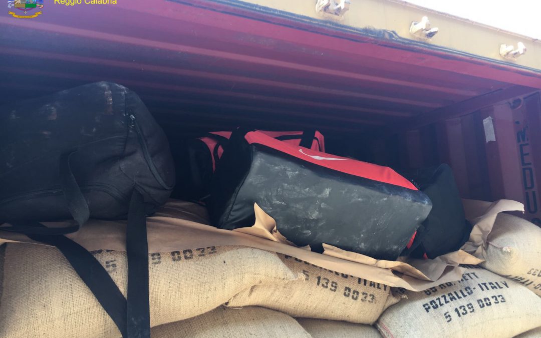 VIDEO – Cocaina nascosta tra spezie e caffé  Maxi sequestro al porto di Gioia Tauro
