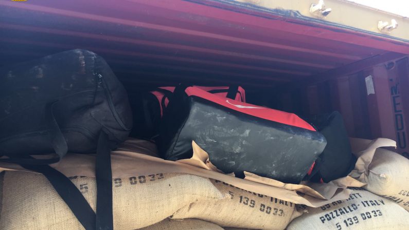 VIDEO - Cocaina nascosta tra spezie e cafféMaxi sequestro al porto di Gioia Tauro