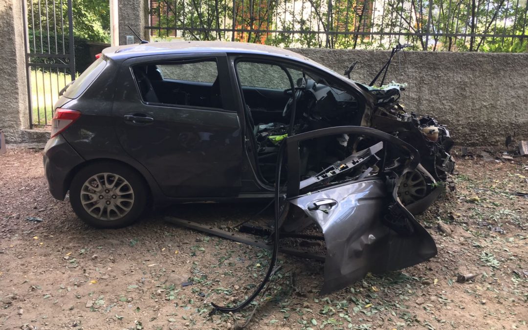 FOTO – Automobile distrutta da un’esplosione, violenta intimidazione al sindaco di Taurianova Scionti