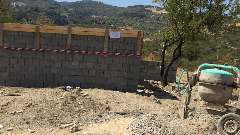 Rossano, costruzioni abusive in aree archeologichee sbancamenti di una collina, multa da 100 mila euro