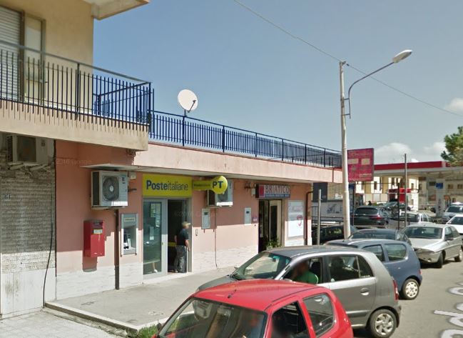 Pizzo, rapina all'ufficio postale di via NazionaleBottino di alcune migliaia di euro, paura tra i clienti