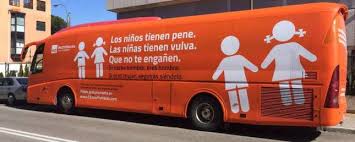 Bus no-gender vietato a Napoli: scoppia il caso