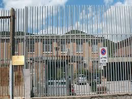 Detenuto evade dal carcere di Salerno: era in cortile, ricerche serrate