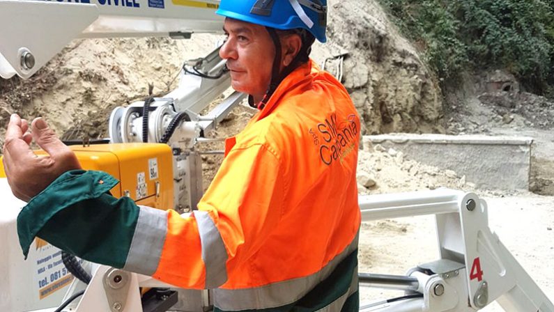 Ischia, pericolo frane: blitz Sma Campania con ragno telescopico, rimossi alberi e vegetazione a rischio 