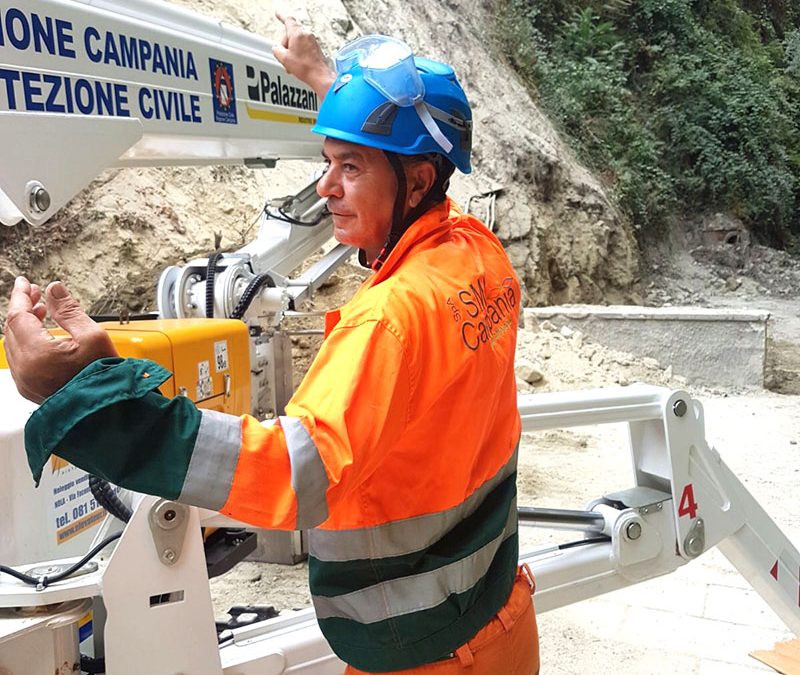 Ischia, pericolo frane: blitz Sma Campania con ragno telescopico, rimossi alberi e vegetazione a rischio