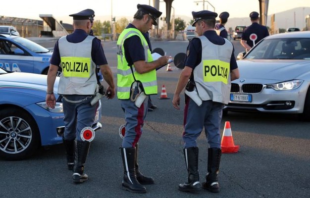 Alla guida senza patente, cittadino serbo finisce nei guai ad Avellino