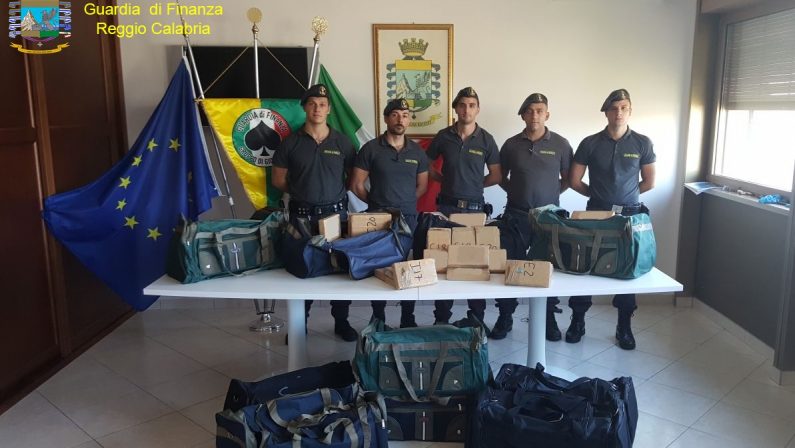 Ancora un sequestro di cocaina a Gioia Tauro: oltre 200 chili scoperti dalla Guardia di Finanza