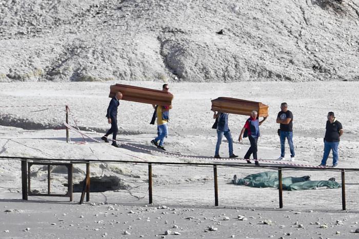 Famiglia morta in Solfatara: bambino superstite sentito da pm