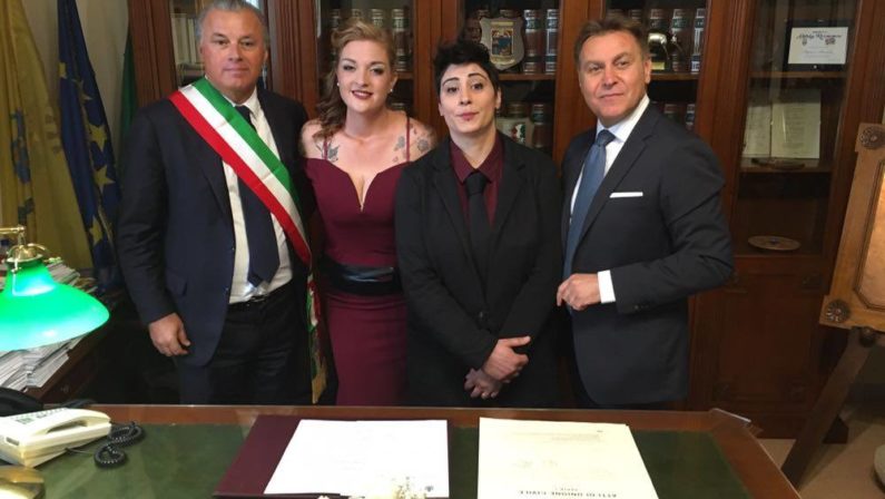 Celebrata la prima unione civile tra donne in CalabriaRosa e Samantha hanno detto di sì a Rossano