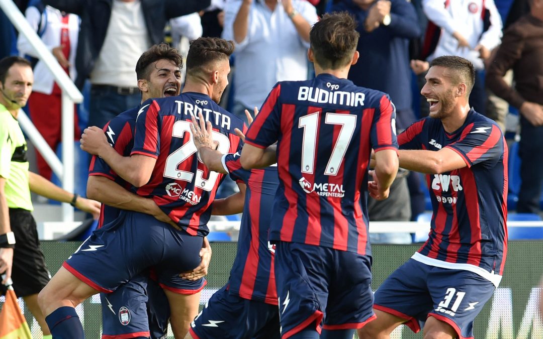 La festa per il gol del Crotone